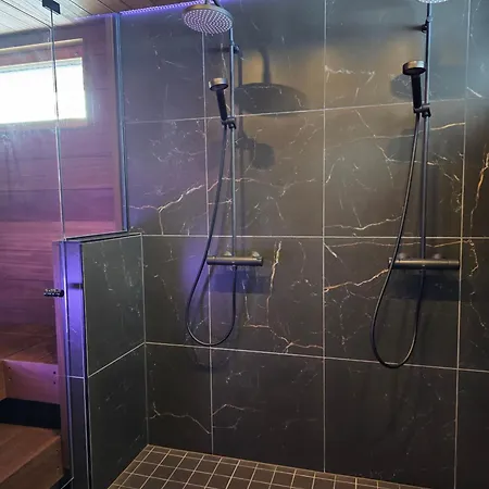 Ketunpesae 8 民宿 *